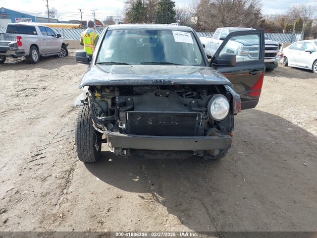 1C4NJPBA3ED818243 Jeep Patriot Altitude