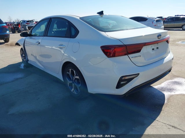 3KPF24AD7ME267985 KIA Forte Lxs
