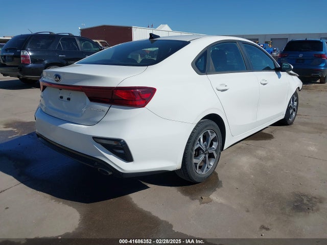 3KPF24AD7ME267985 KIA Forte Lxs
