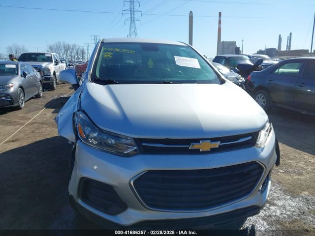 3GNCJNSB5KL196519 Chevrolet TRAX LS