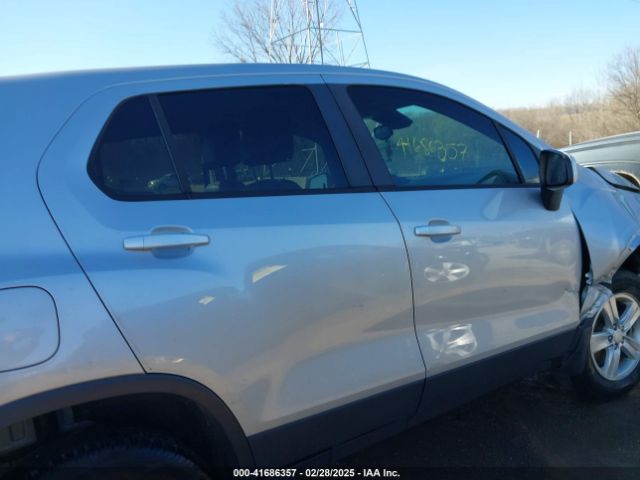 3GNCJNSB5KL196519 Chevrolet TRAX LS