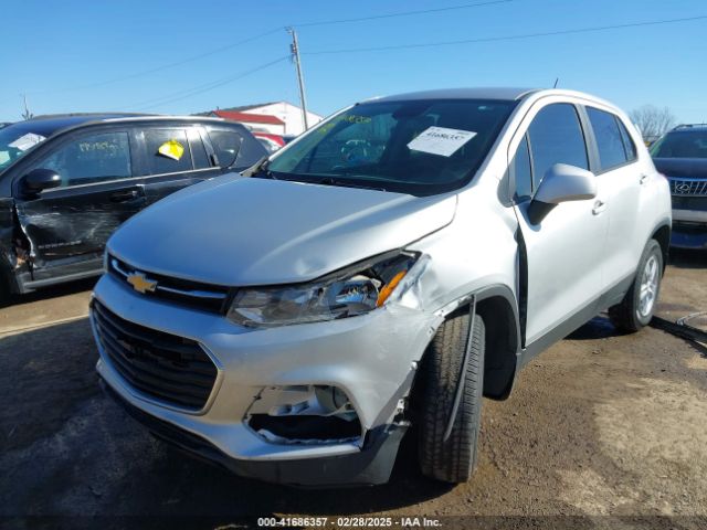 3GNCJNSB5KL196519 Chevrolet TRAX LS