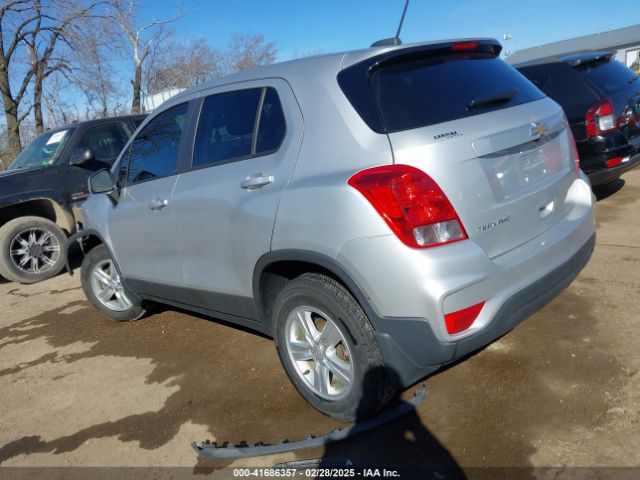 3GNCJNSB5KL196519 Chevrolet TRAX LS