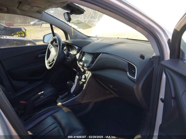 3GNCJNSB5KL196519 Chevrolet TRAX LS