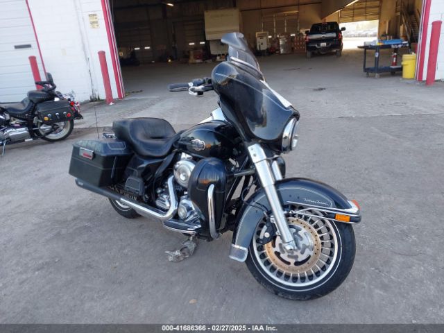 2011 HARLEY-DAVIDSON FLHTCU 1HD1FC416BB677292