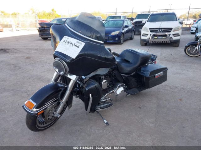 2011 HARLEY-DAVIDSON FLHTCU 1HD1FC416BB677292 Photo 1