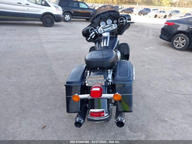 2011 HARLEY-DAVIDSON FLHTCU 1HD1FC416BB677292 Photo 5