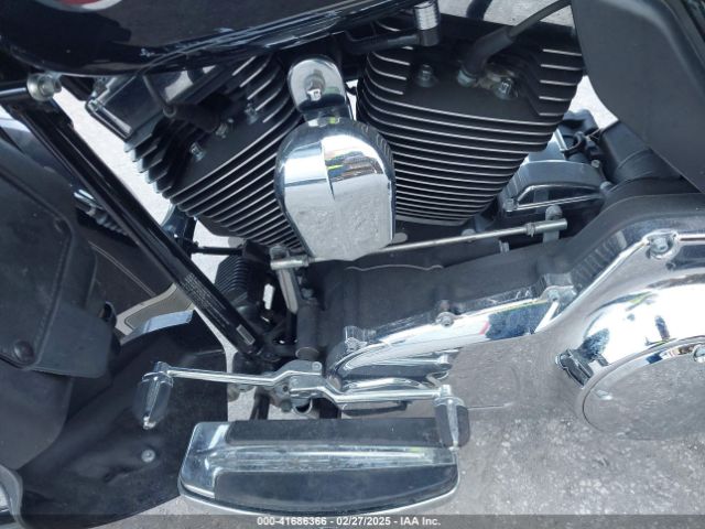 2011 HARLEY-DAVIDSON FLHTCU 1HD1FC416BB677292 Photo 8