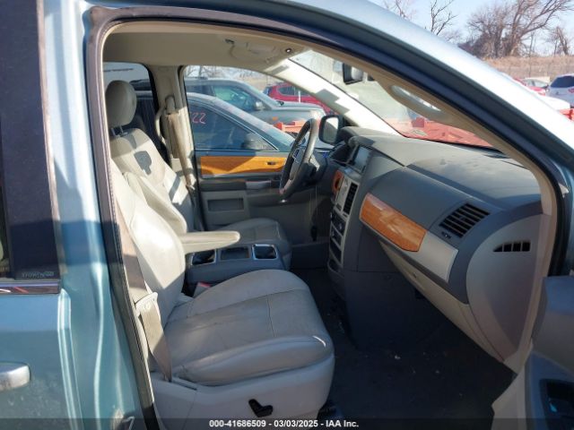 2010 CHRYSLER TOWN & COUNTRY 2A4RR6DX9AR153422 Photo 4