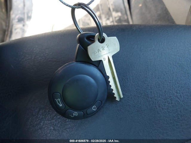 2009 MINI COOPER CLUBMAN WMWML33509TX34843 Photo 10