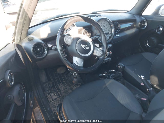 2009 MINI COOPER CLUBMAN WMWML33509TX34843 Photo 4