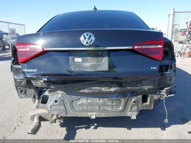 1VWDT7A31HC082161 Volkswagen Passat 1.8t R-line