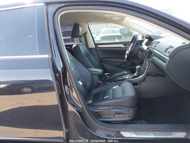 1VWDT7A31HC082161 Volkswagen Passat 1.8t R-line