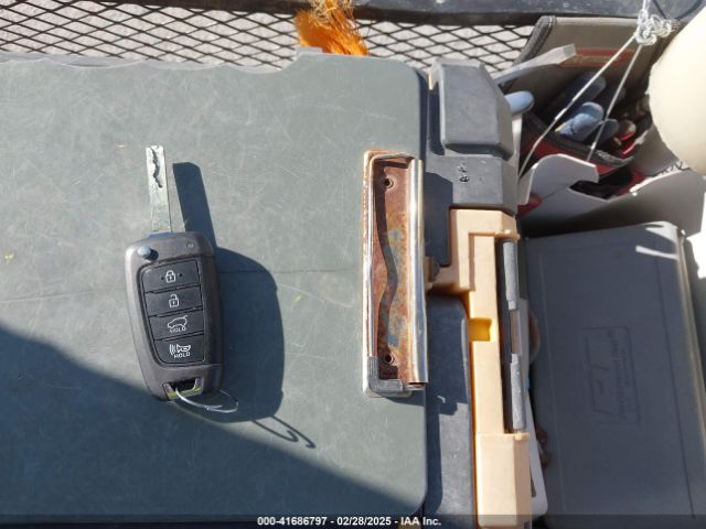 5NMS2CAD4KH118545 Hyundai Santa Fe Se