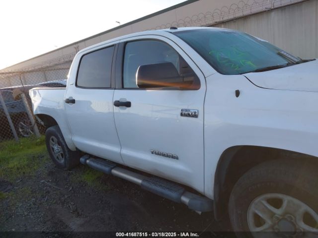 5TFDY5F14FX452864 Toyota Tundra Sr5 5.7l V8