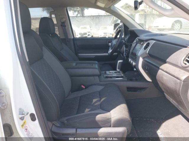 5TFDY5F14FX452864 Toyota Tundra Sr5 5.7l V8