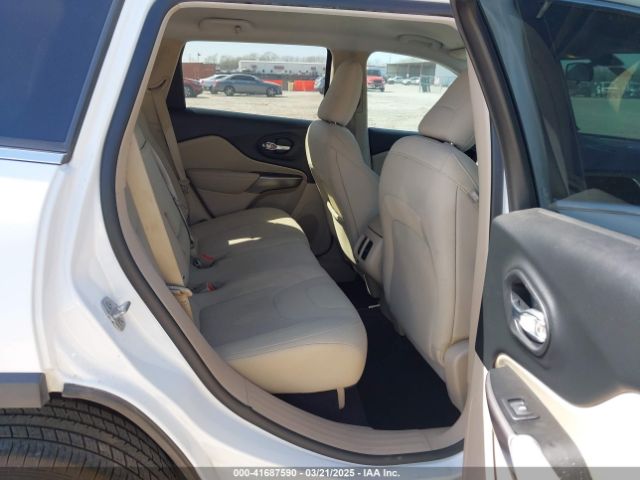 1C4PJLCB3KD206256 Jeep Cherokee Latitude Fwd