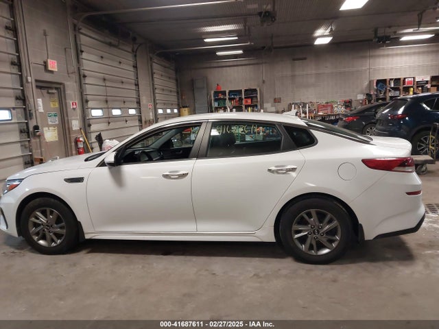 5XXGT4L39KG325749 KIA Optima Lx