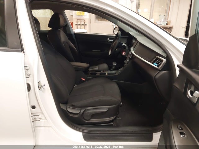 5XXGT4L39KG325749 KIA Optima Lx