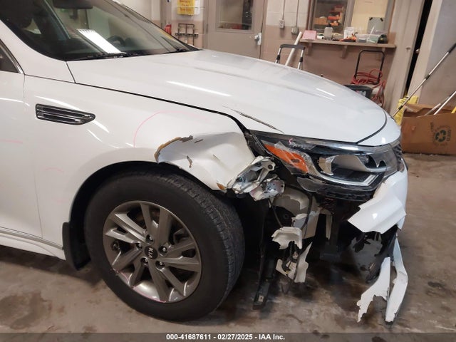 5XXGT4L39KG325749 KIA Optima Lx