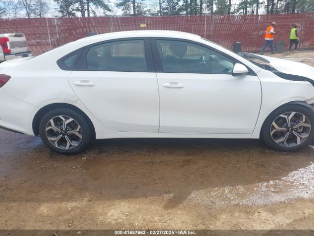 3KPF24AD8ME309676 KIA Forte Lxs