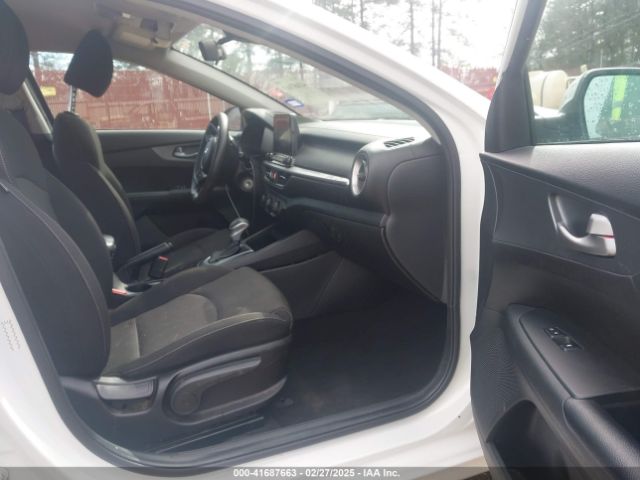 3KPF24AD8ME309676 KIA Forte Lxs
