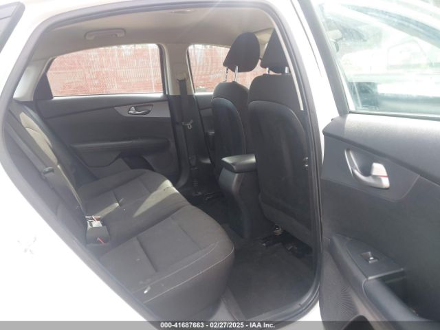 3KPF24AD8ME309676 KIA Forte Lxs