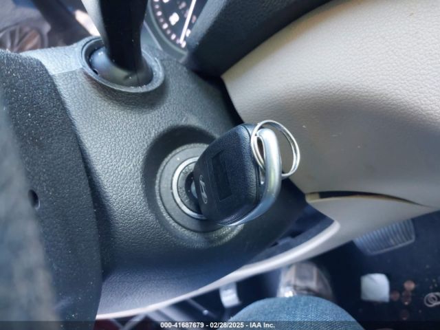 KM8J3CA4XHU500746 Hyundai TUCSON SE
