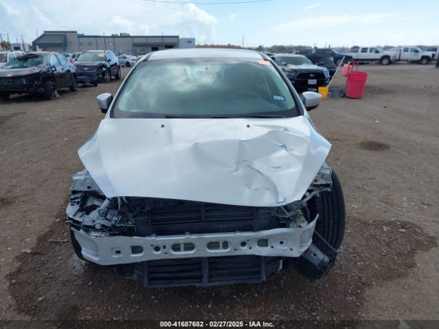 1FADP3F2XJL246535 Ford FOCUS SE