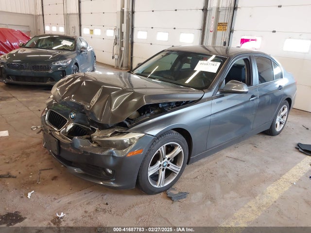 BMW 320i 2014 WBA3B1G53ENS77974 Image 2