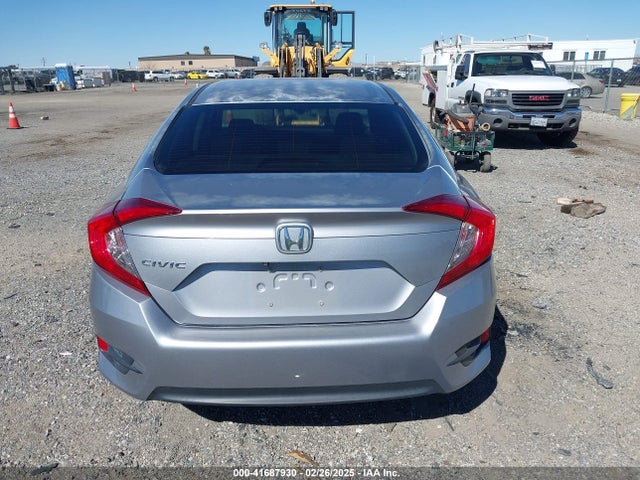 Honda Civic Lx 2018 2HGFC2F53JH517386 Image 17