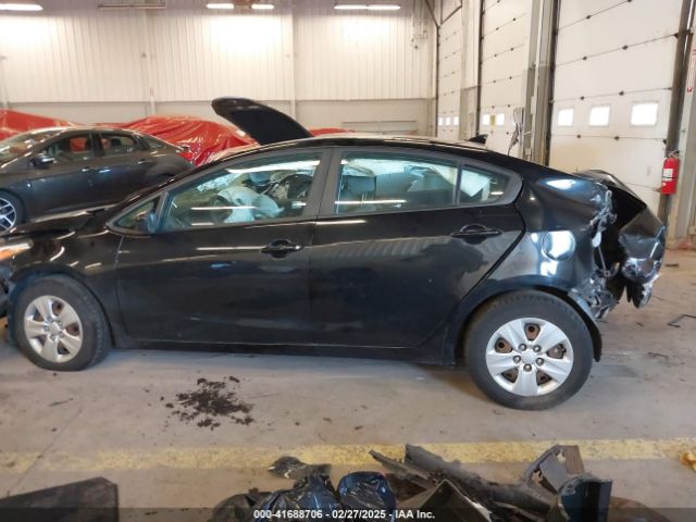 3KPFK4A7XJE243282 KIA FORTE LX
