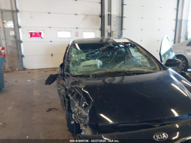 3KPFK4A7XJE243282 KIA FORTE LX