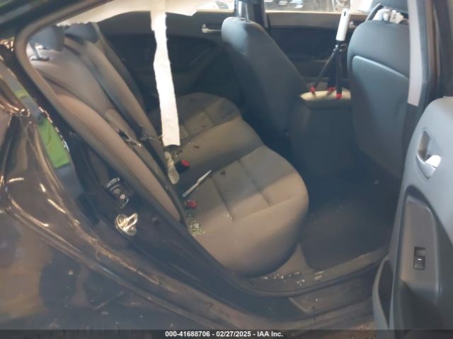 3KPFK4A7XJE243282 KIA FORTE LX