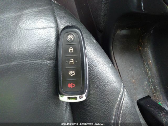 1FMCU9J94GUC04673 Ford Escape Titanium