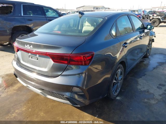 3KPF24AD8PE679854 KIA Forte Lxs