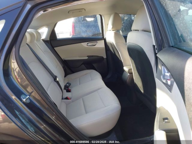 3KPF24AD8PE679854 KIA Forte Lxs