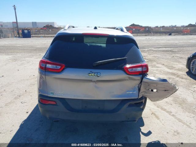 1C4PJLCB1GW217638 Jeep Cherokee Latitude