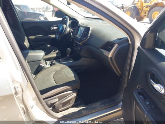 1C4PJLCB1GW217638 Jeep Cherokee Latitude
