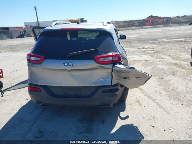 1C4PJLCB1GW217638 Jeep Cherokee Latitude