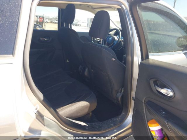 1C4PJLCB1GW217638 Jeep Cherokee Latitude
