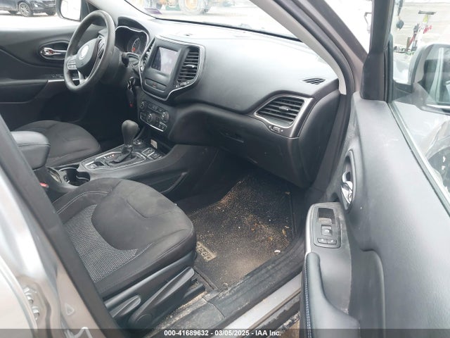 1C4PJMCB9KD214299 Jeep Cherokee Latitude 4x4