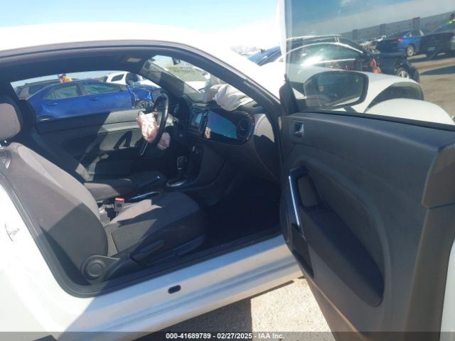 2017 VOLKSWAGEN BEETLE 3VWF17AT4HM608277 Photo 4