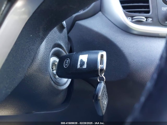 5XYPG4A39GG062754 KIA Sorento 2.4l Lx
