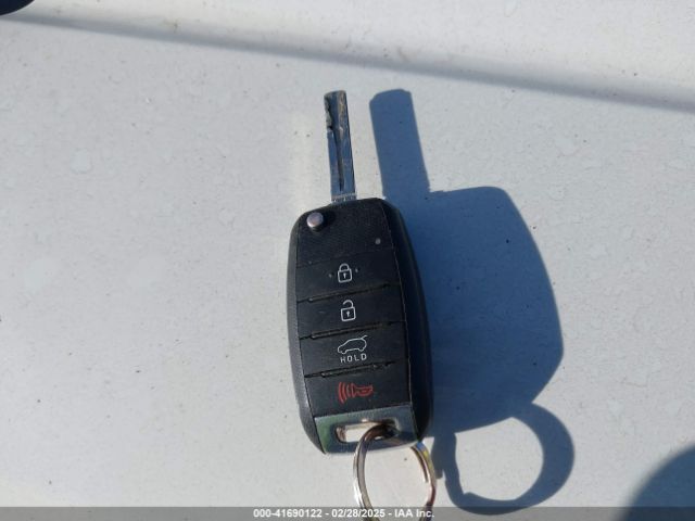 KNDJP3A56E7023910 KIA SOUL +