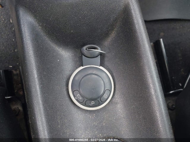 2010 MINI COOPER CLUBMAN WMWML3C57ATX37467 Photo 10