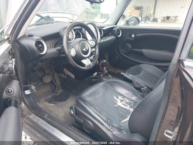 2010 MINI COOPER CLUBMAN WMWML3C57ATX37467 Photo 4