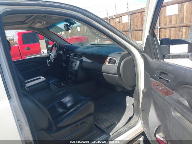 2011 GMC YUKON XL 1500 1GKS2MEF0BR182132 Photo 4