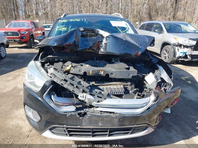 1FMCU9J92HUA26943 Ford Escape Titanium