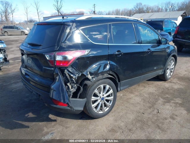 1FMCU9J92HUA26943 Ford Escape Titanium